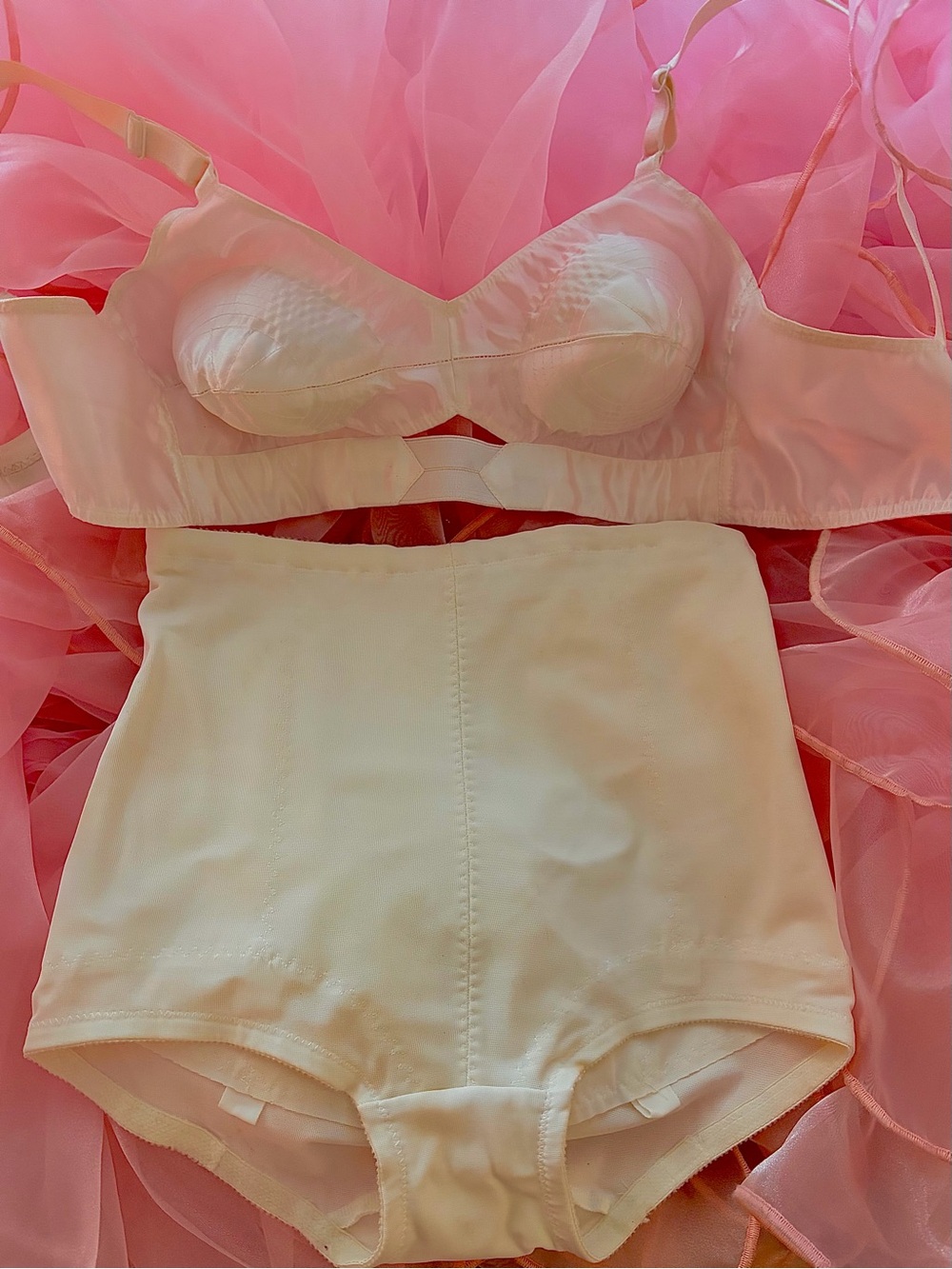 Calling All Vintage Girlies! Custom designed Marilyn/Madonna bra and girdle - Picture 9 of 11